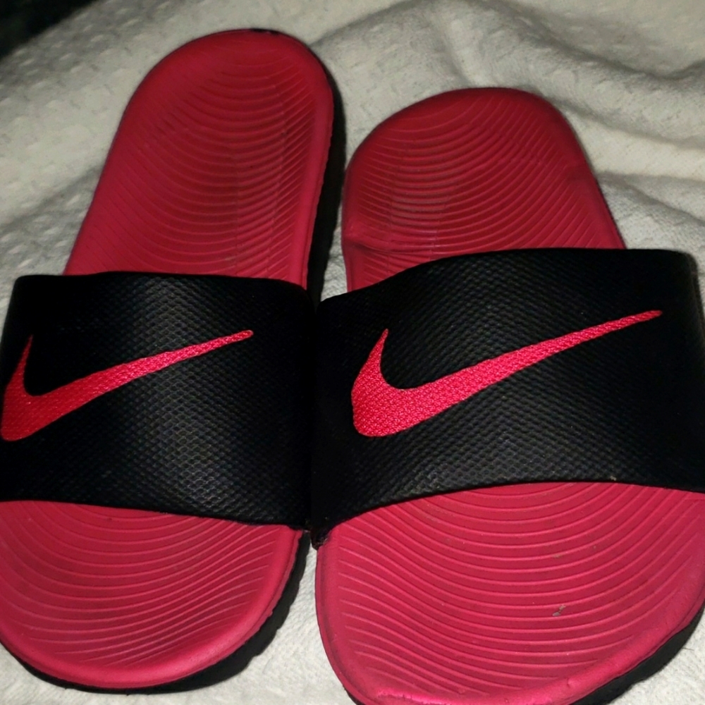 NIKE Youth slippers